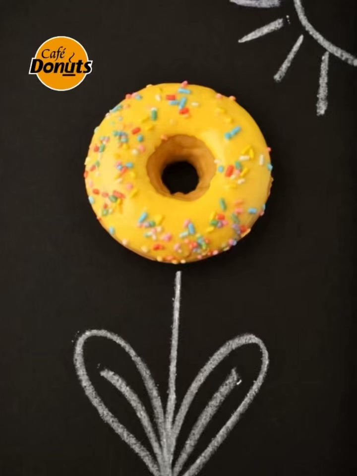A PRIMAVERA chegou para desenhar mais cor nos nossos dias! 🌼🍩🌸 E por aqui, até as flore...
