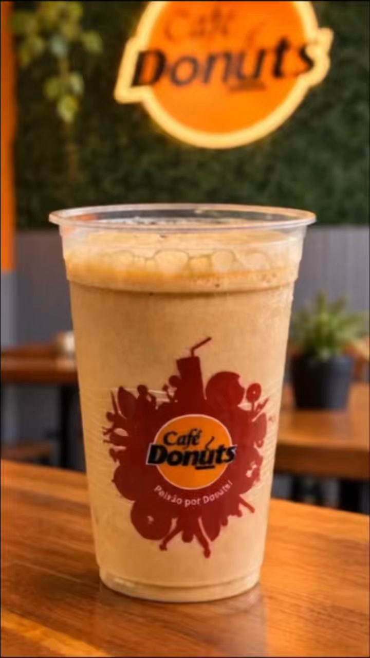 Gelado, cremoso e cheio de sabor! 🥰 O Donuccino tem opções para diferentes momentos! E ho...