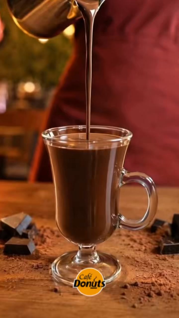 ☕🍫 Nada combina mais com os dias frios do que um bom chocolate quente.