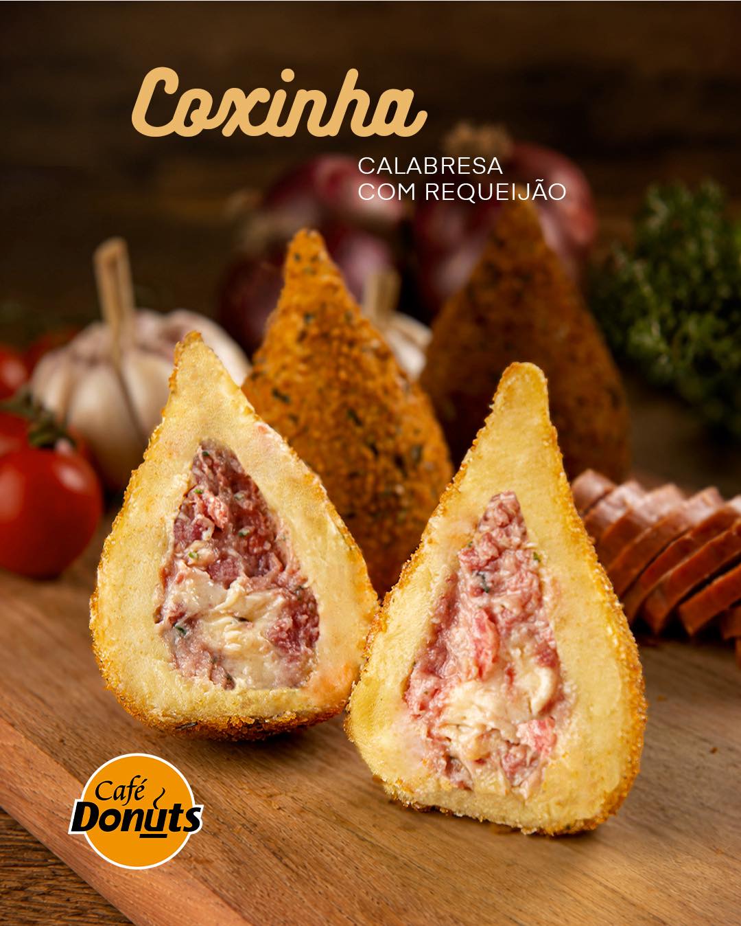 Nossa Coxinha de Calabresa com Requeijão é a combinação perfeita de massa leve e macia, ca...