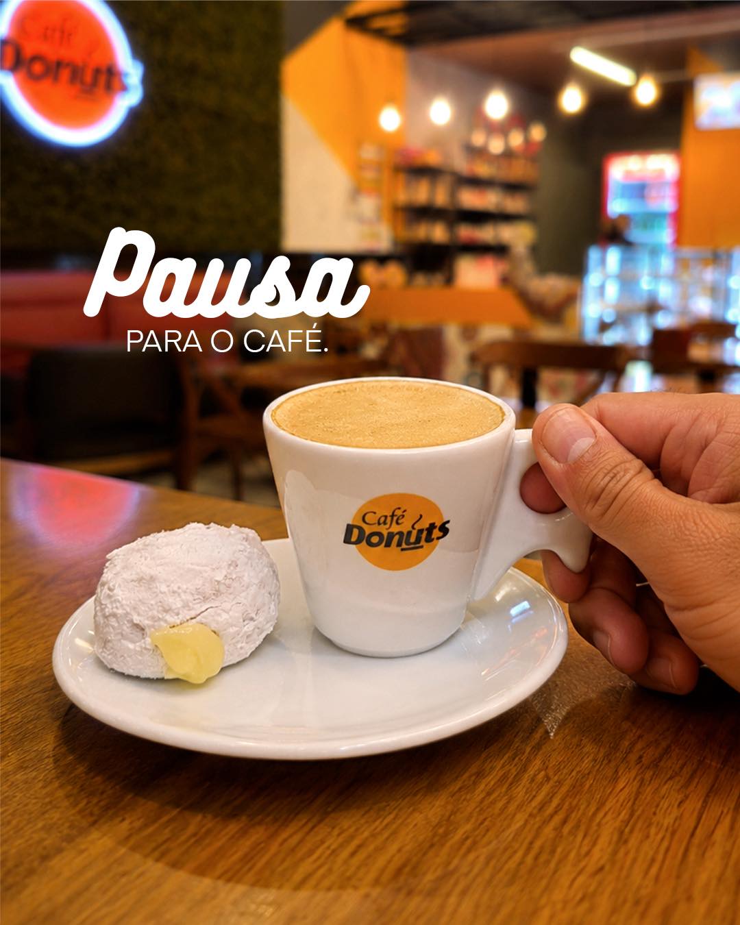 Sexta-feira combina com uma pausa bem gostosa. ☕🍩